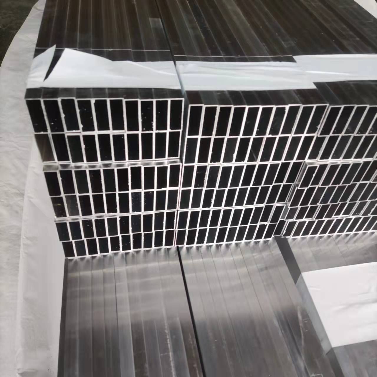 Seamless Aluminium Square Tube 6061/7075/5052 Anodized Finish Powder Coated Bending/Welding/Cutting Rectangular